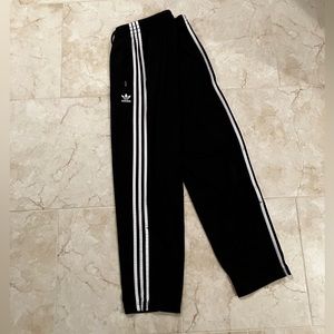Adidas track pants L zip pockets